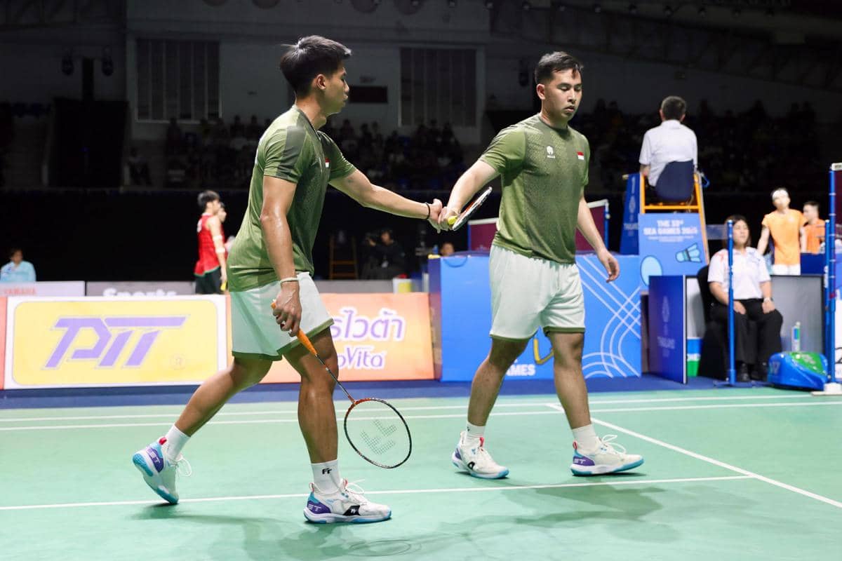 Sabar Karyaman Gutama/Moh. Reza Pahlevi Isfahani menyamakan kedudukan menjadi 1-1 dalam laga semifinal beregu putra SEA Games 2025 Thailand melawan Singapura
