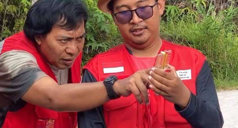 potret Komeng jadi relawan PMI di Padang