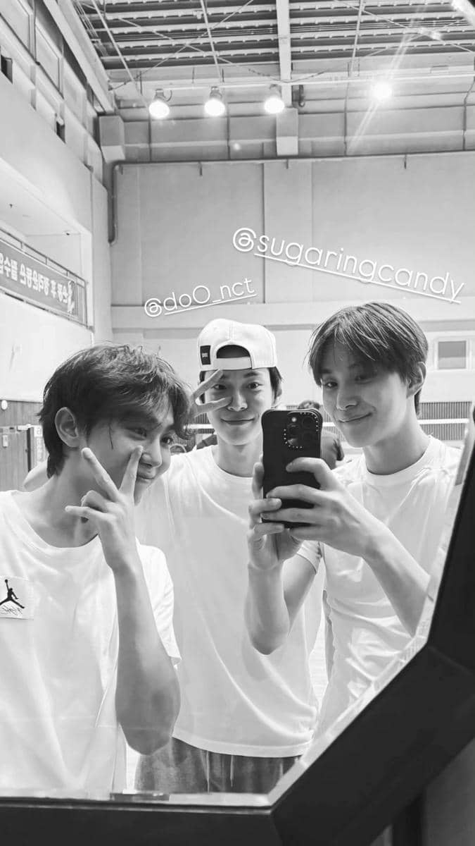 Seungkwan bareng Doyoung dan Jungwoo
