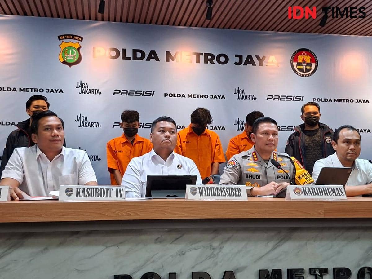 Polda Metro Jaya menangkap tiga orang diduga provokator  rencana aksi rusuh di Jakarta