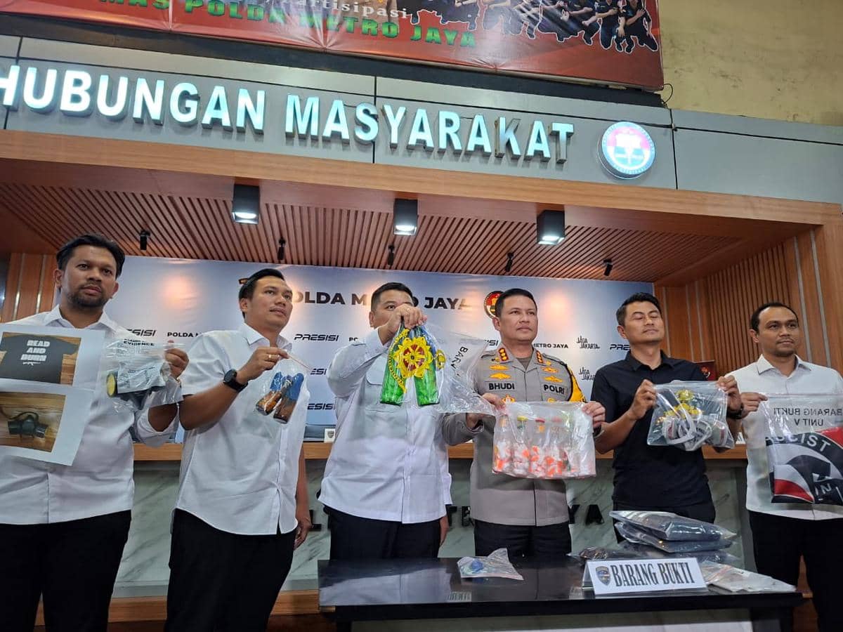 Polda Metro Jaya menangkap tiga orang diduga provokator  rencana aksi rusuh di Jakarta