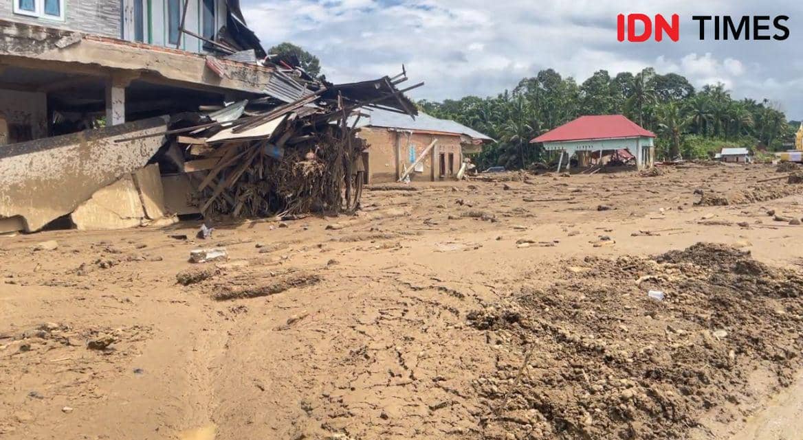 Kondisi Nagari Salareh Aie usai dihantam banjir bandang (Foto: IDN Times/Halbert Caniago)