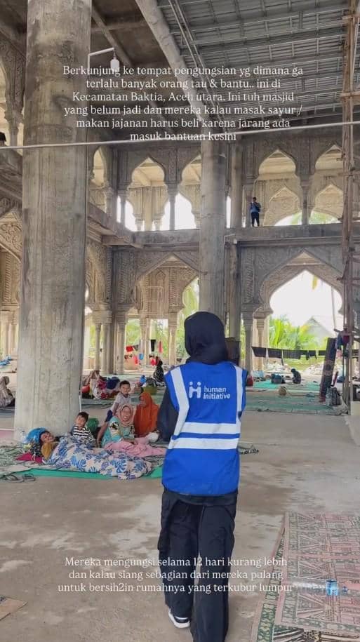 Regina Phoenix di Tempat Pengungsian Korban Banjir (instagram.com/reginaaphx)