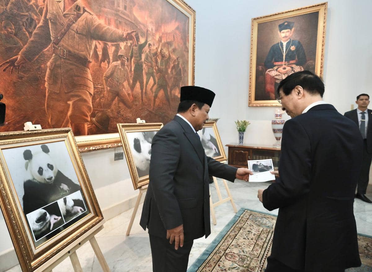 Presiden Prabowo saat bertemu dengan Pihak China atas kelahiran Panda di TSI Bogor