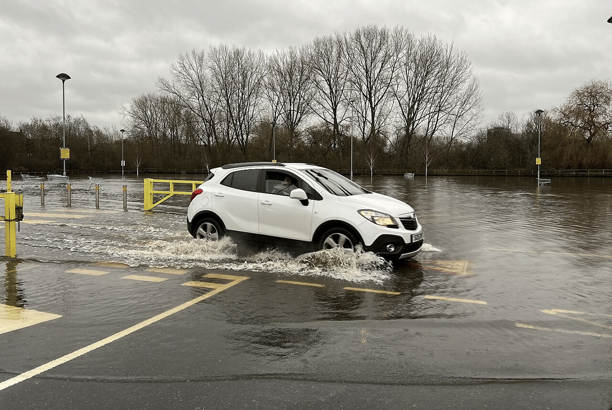 kenapa Harga Mobil Bekas Kebanjiran Anjlok