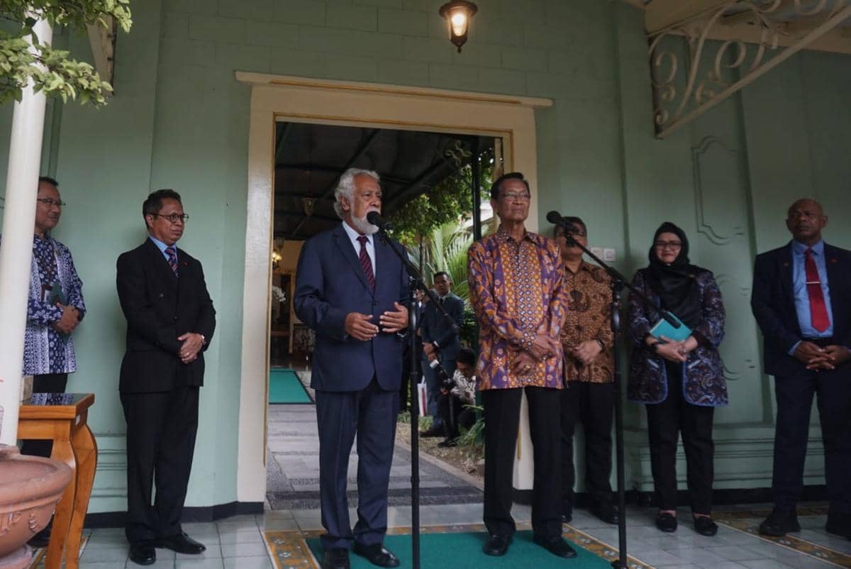 Perdana Menteri Timor Leste, Xanana Gusmao, Gubernur DIY, Sri Sultan Hamengku Buwono X, di Kompleks Kepatihan, Kota Yogyakarta, Senin (8/12/2025).