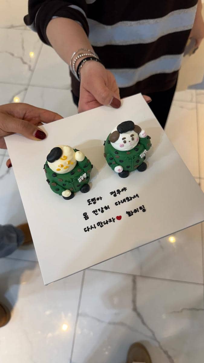 Farewell Doyoung dan Jungwoo