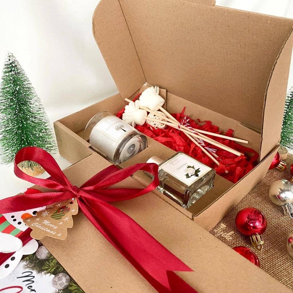 Ilustrasi kado Natal (Shopee/Tyyychee)