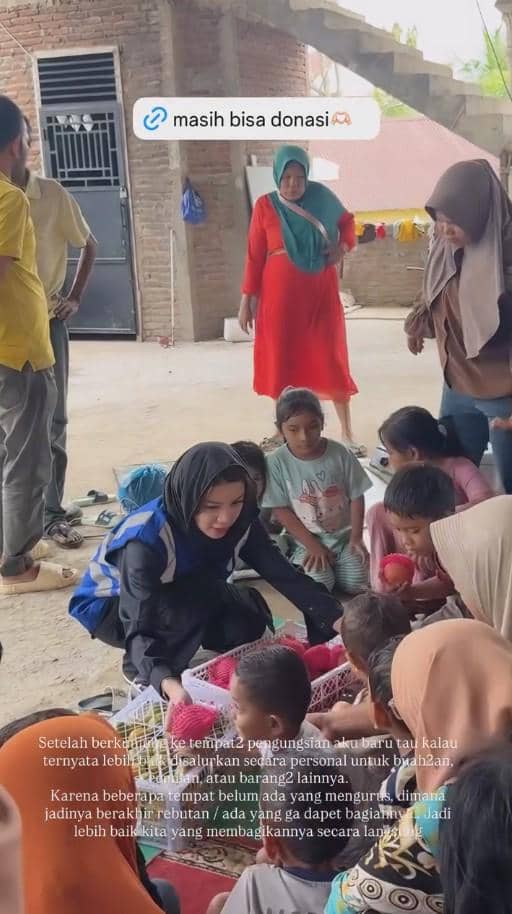 Regina Phoenix di Tempat Pengungsian Korban Banjir (instagram.com/reginaaphx)