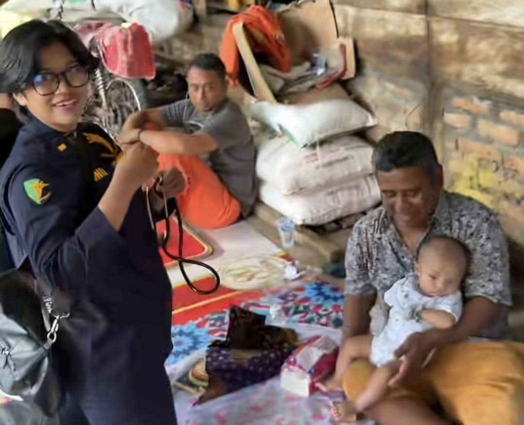 Biddokes Polda Riau memeriksa Bayi Fathan