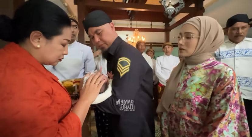 potret Ahmad Dhani dan Mulan Jameela adopsi bayi