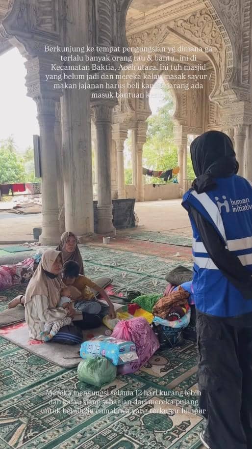 Regina Phoenix di Tempat Pengungsian Korban Banjir (instagram.com/reginaaphx)