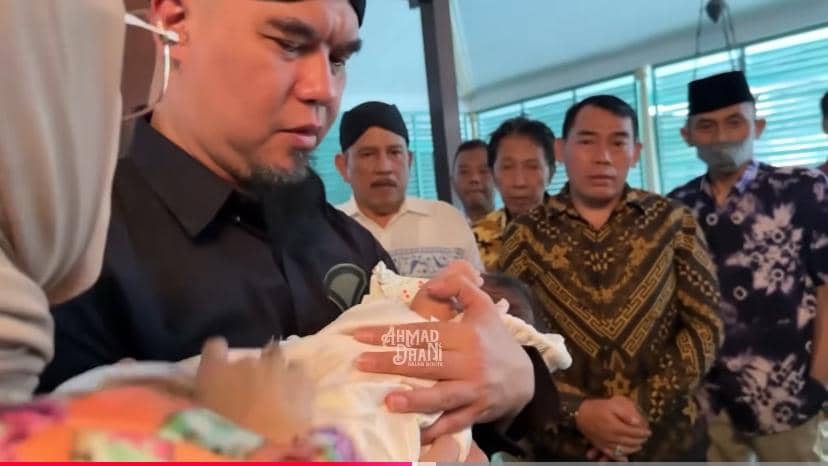 potret Ahmad Dhani dan Mulan Jameela adopsi bayi