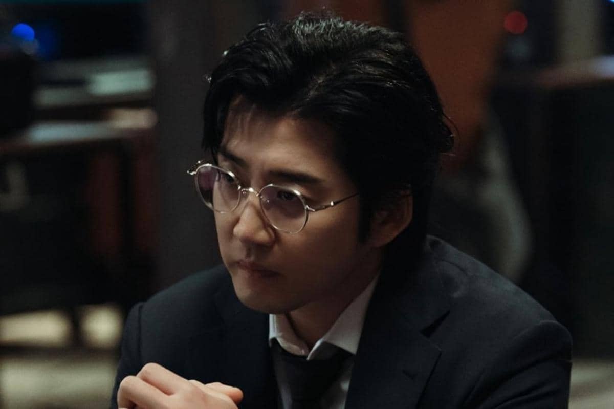 Yoon Kye Sang di drama Korea Heroes Next Door