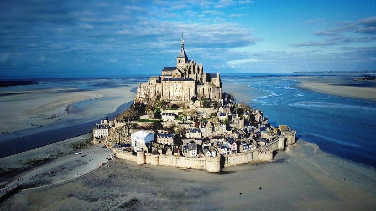ilustrasi Mont Saint-Michel