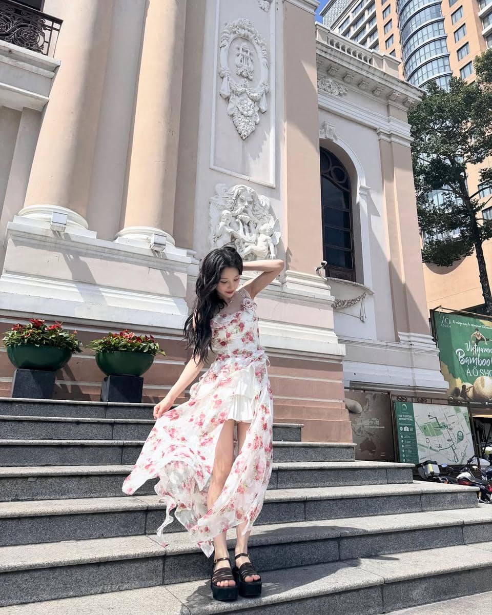 Outfit ke kebun raya ala Heejin ARTMS