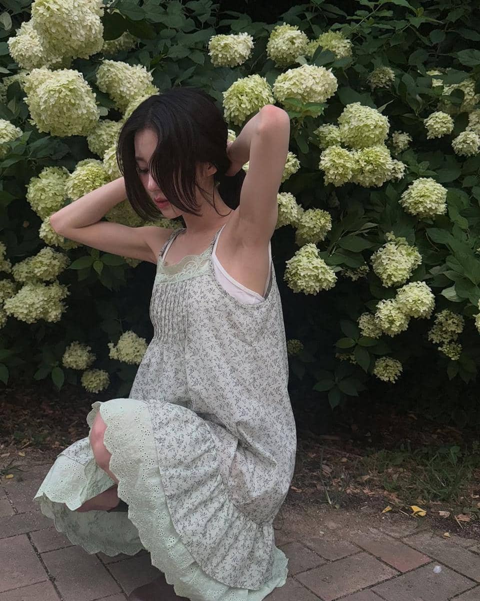 Outfit ke kebun raya ala Heejin ARTMS