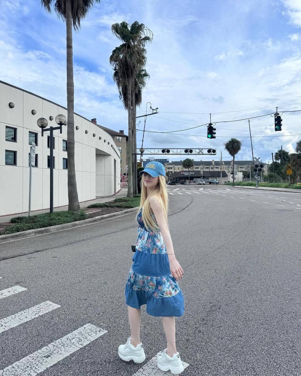 Outfit ke kebun raya ala Heejin ARTMS