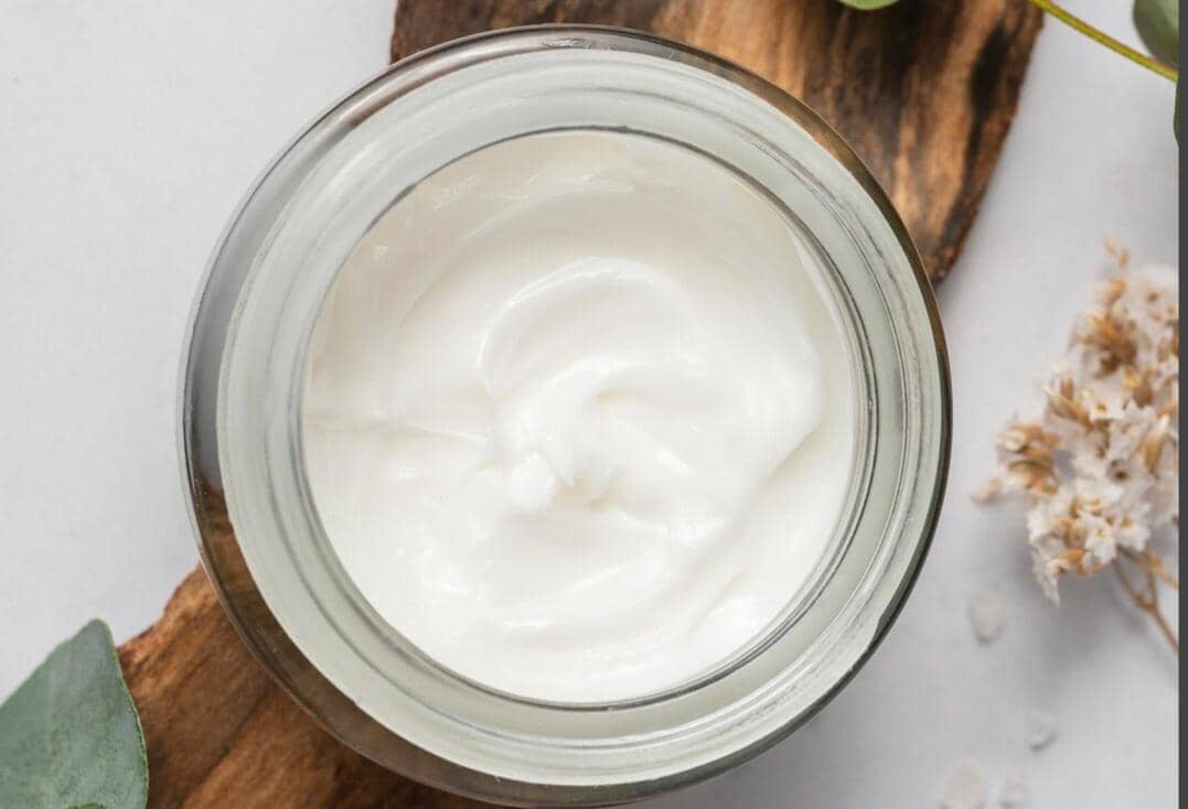ilustrasi menyimpan whipped cream di wadah kedap udara (freepik.com/freepik)