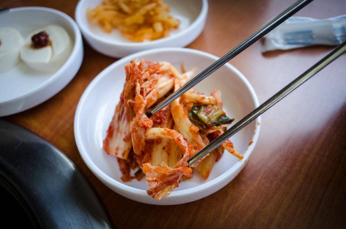 5 Cara Menyantap Kimchi agar Rasa Pedas dan Asamnya Lebih Nikmat