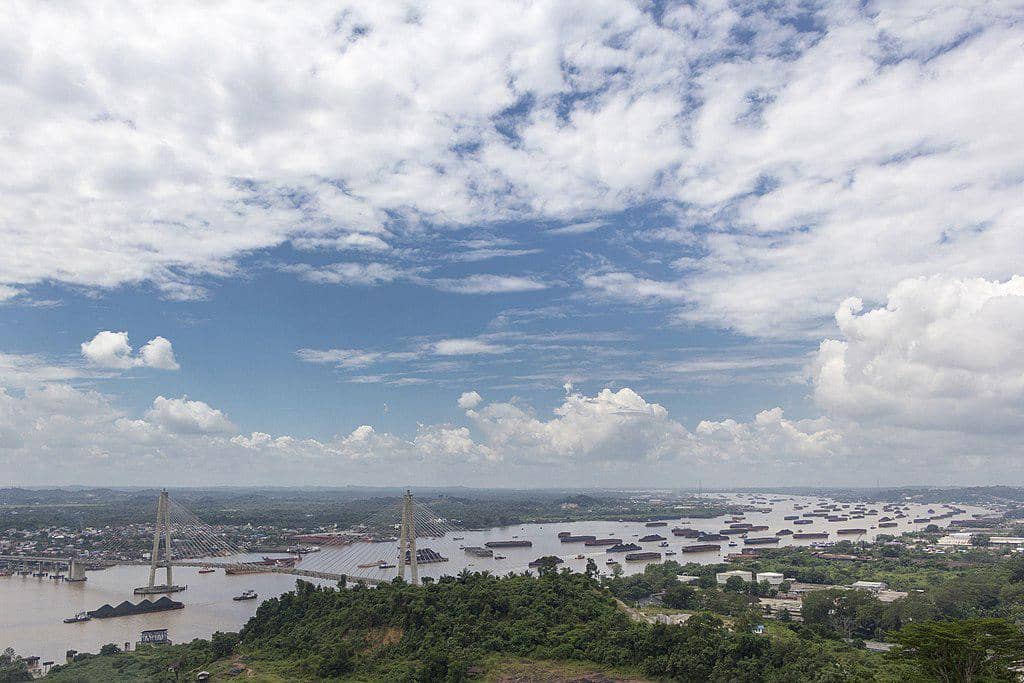 potret suasana Sungai Mahakam