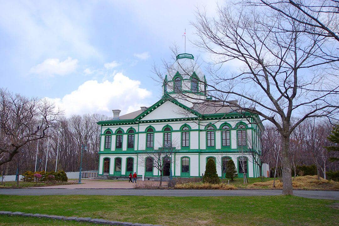 potret salah satu bangunan di Historical Village of Hokkaido saat musim panas