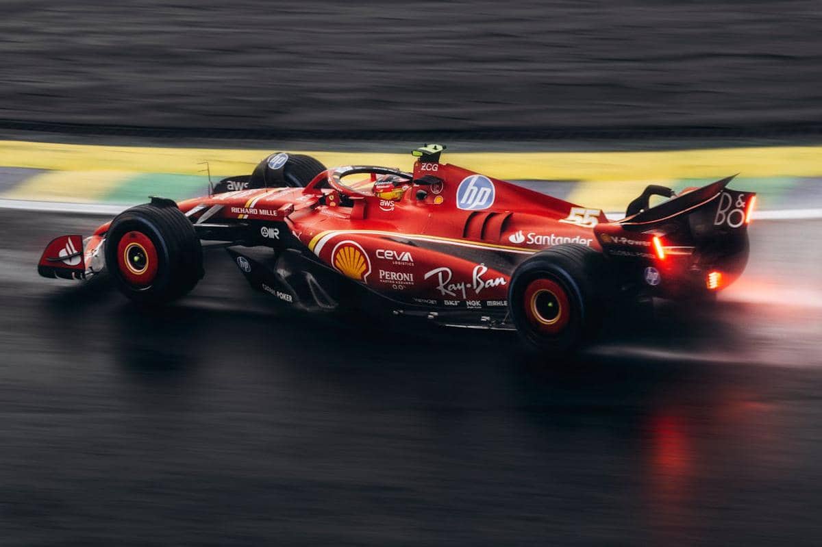 ilustrasi pembalap Ferrari di Formula 1