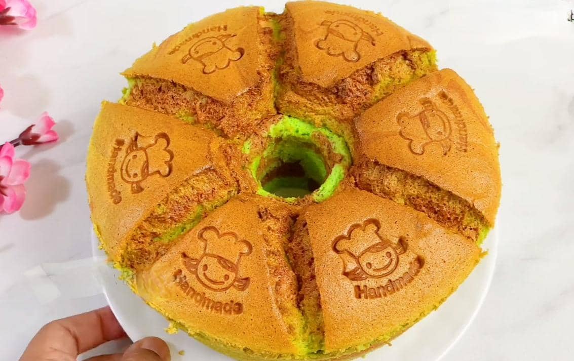 ilustrasi chiffon cake pandan cokelat
