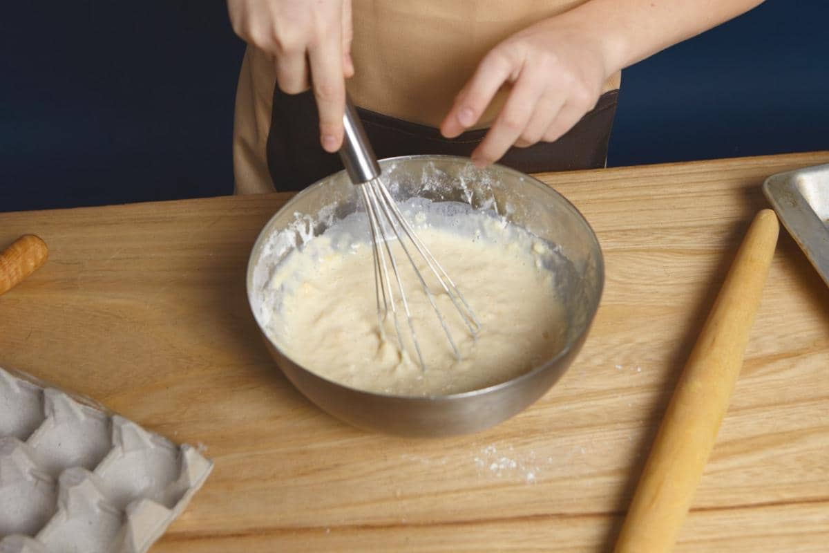 Ilustrasi membuat kue 