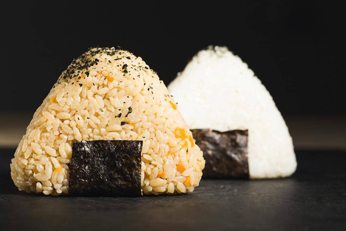 ilustrasi torimeshi onigiri