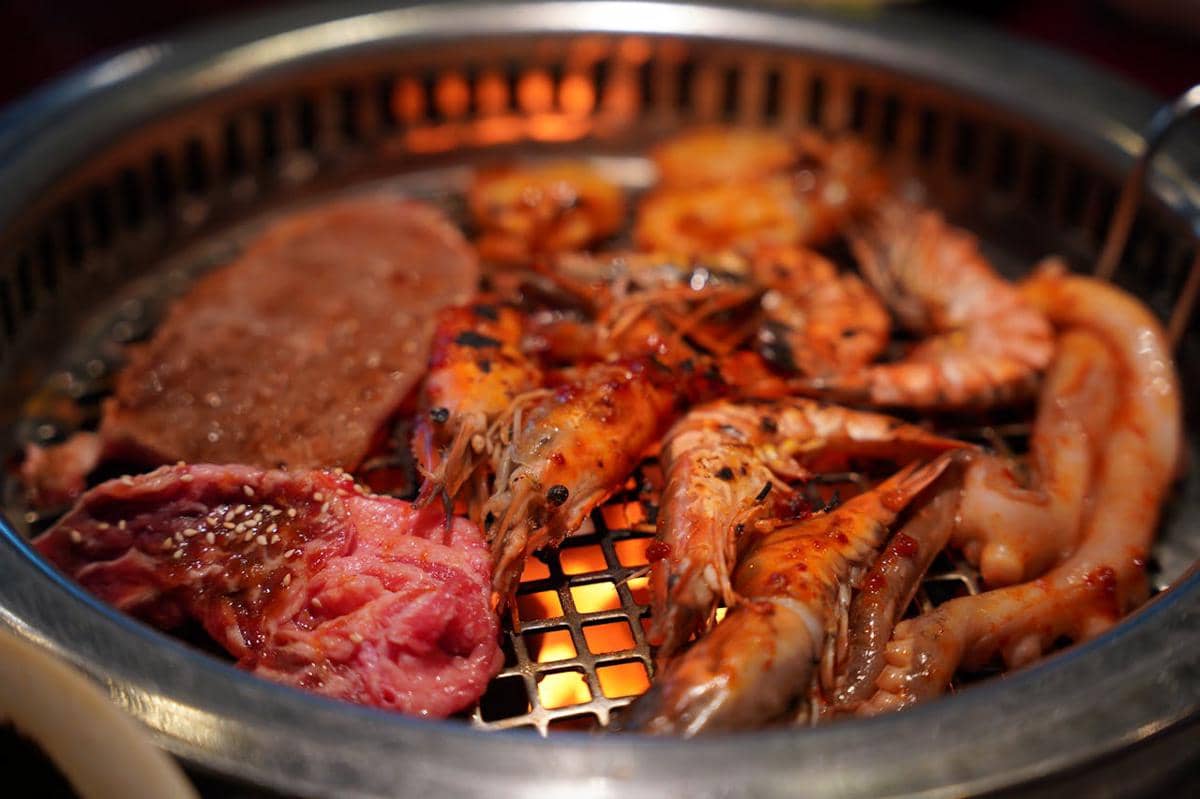 ilustrasi memanggang udang