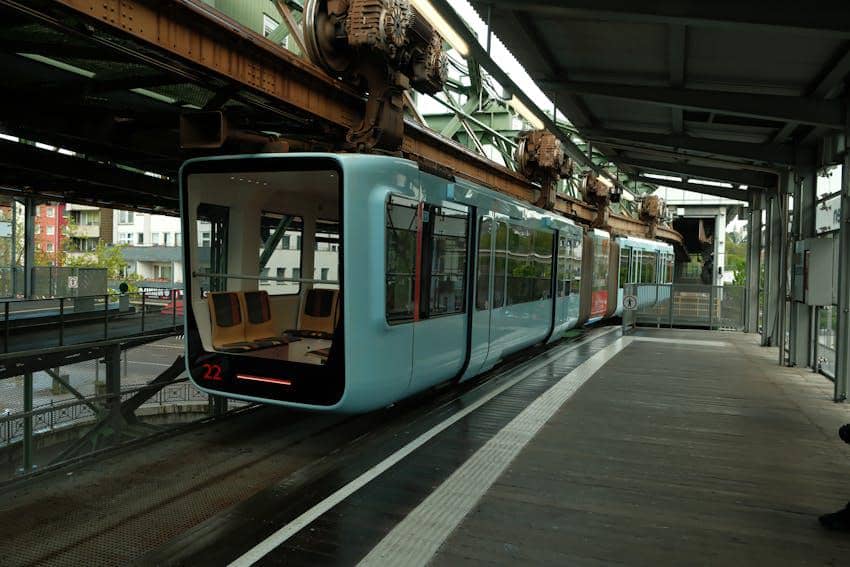 ilustrasi kereta gantung