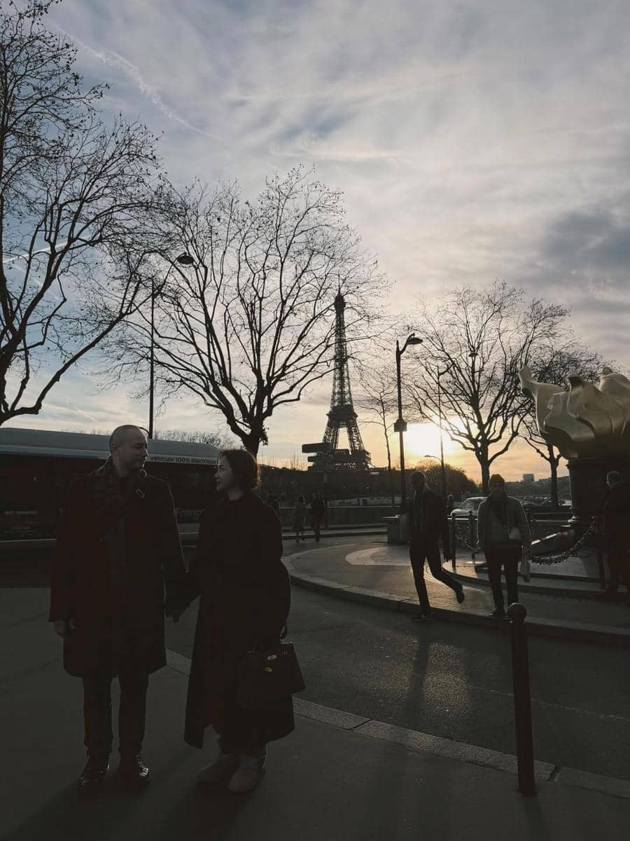 Keluarga BCL jalan-jalan di Paris.