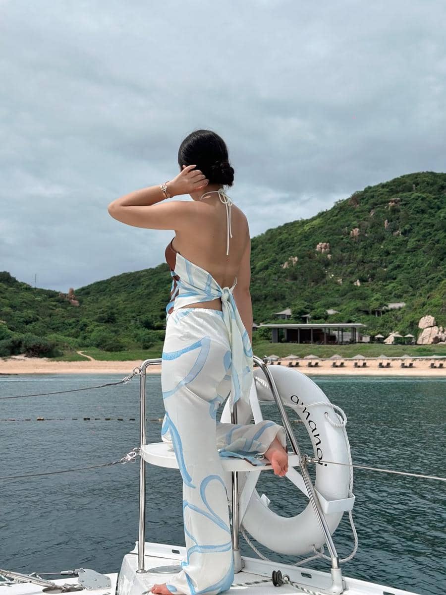 Nicole Parham liburan di Teluk Vinh Hy, Vietnam.