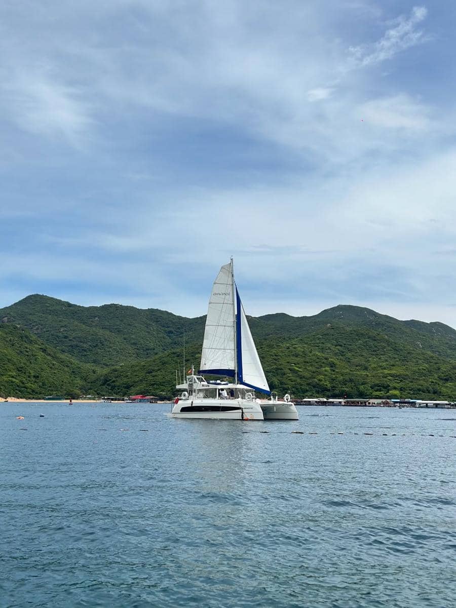 Nicole Parham liburan di Teluk Vinh Hy, Vietnam.