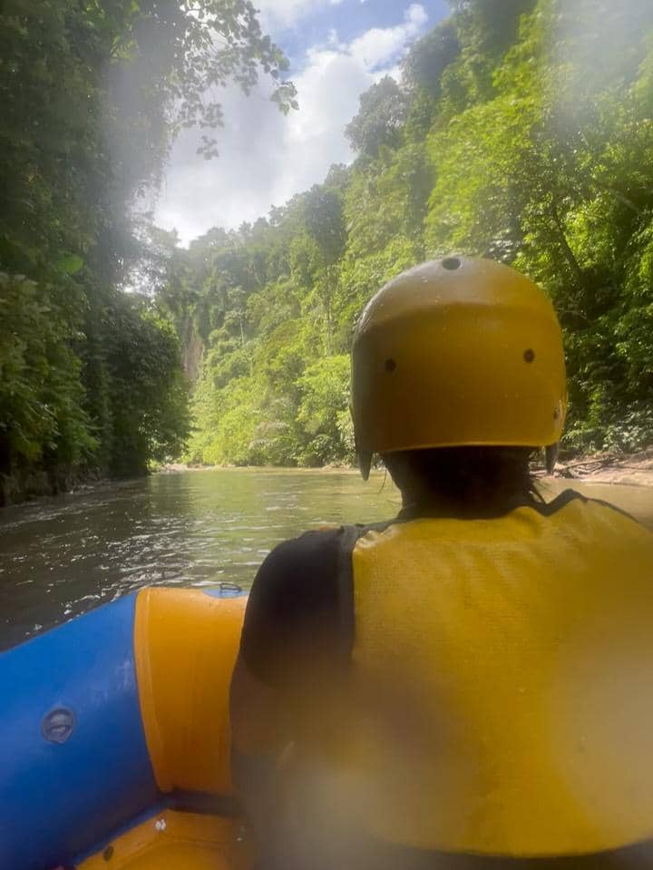 Acha Septriasa bermain rafting di Bali.
