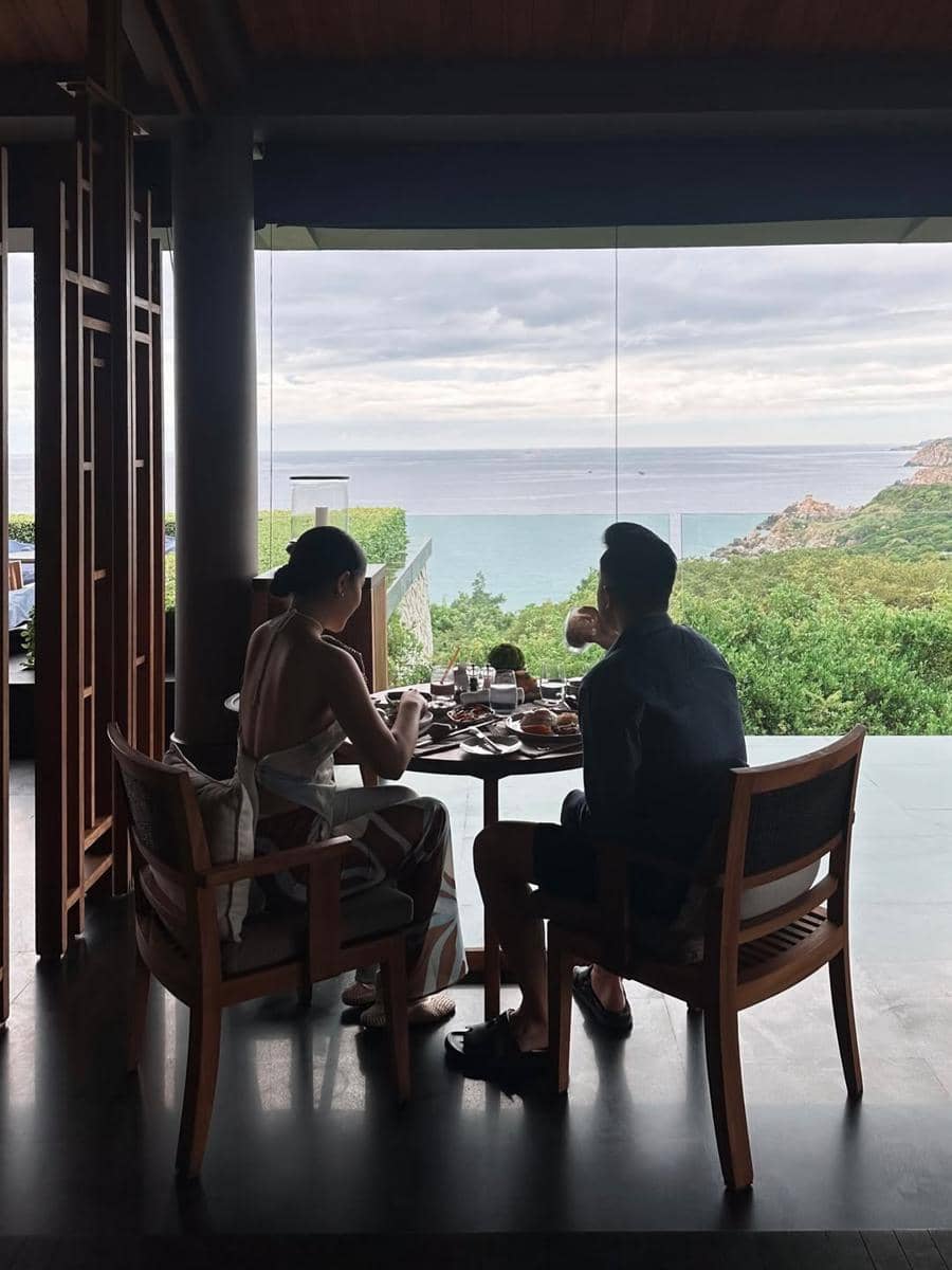 Nicole Parham liburan di Teluk Vinh Hy, Vietnam.