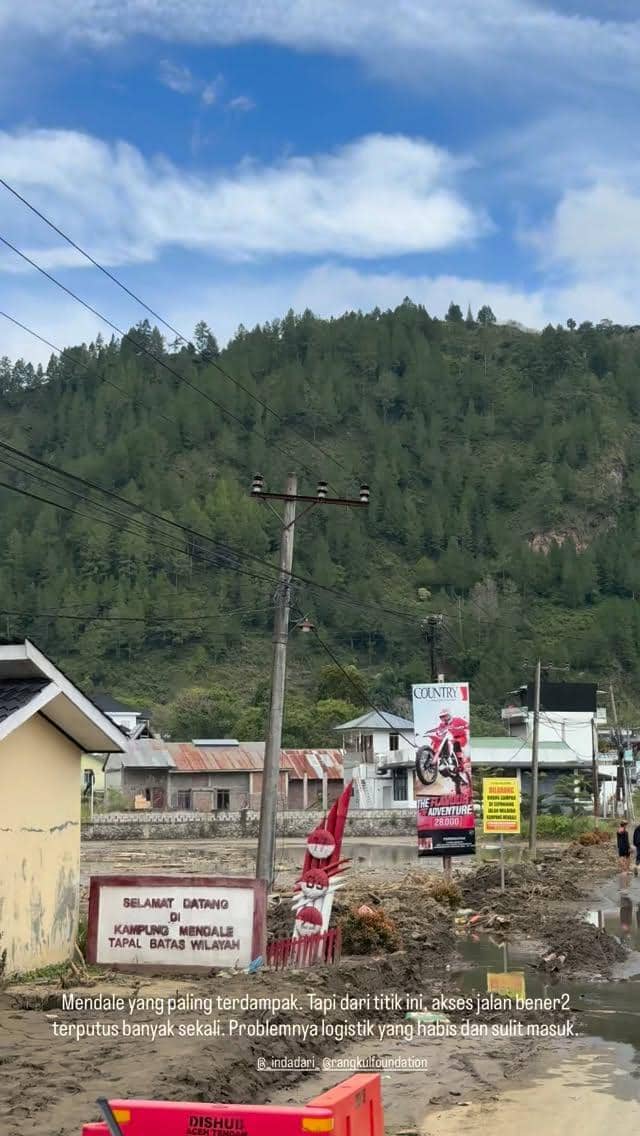 Zaskia Adya Mecca salurkan bantuan ke Kota Takengon.