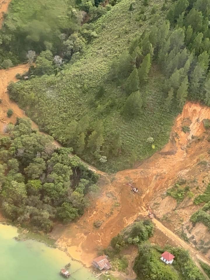 Zaskia Adya Mecca salurkan bantuan ke Kota Takengon.