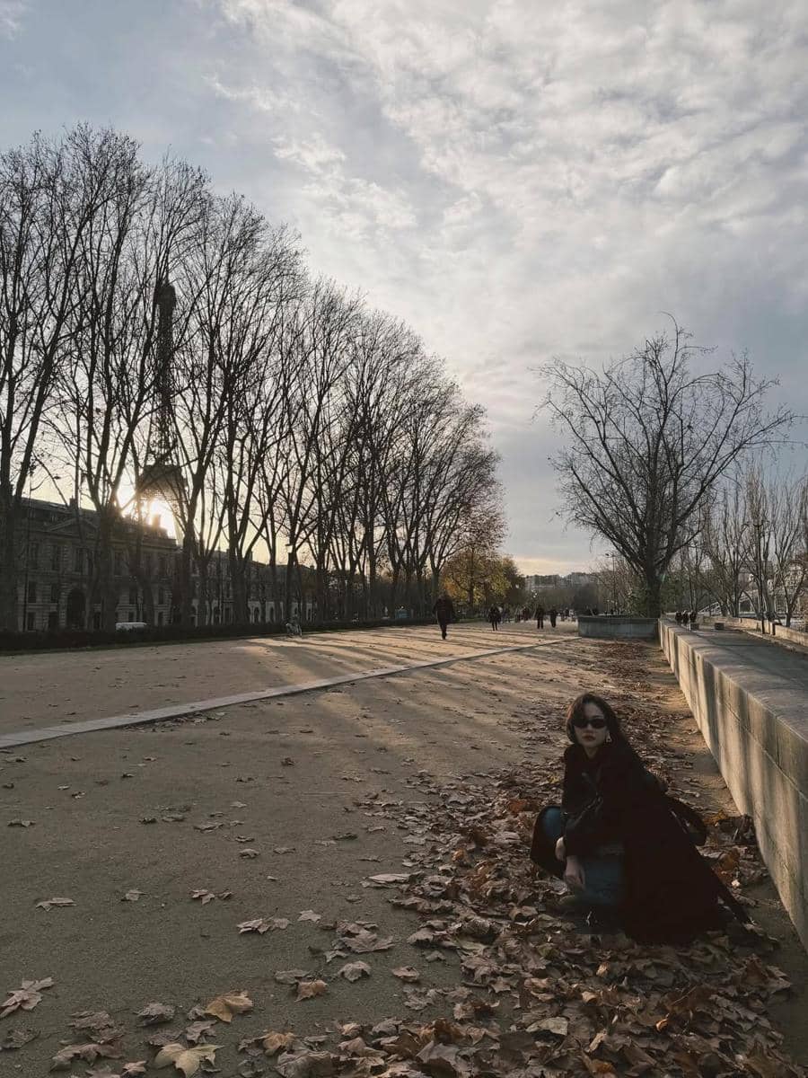 Keluarga BCL jalan-jalan di Paris.