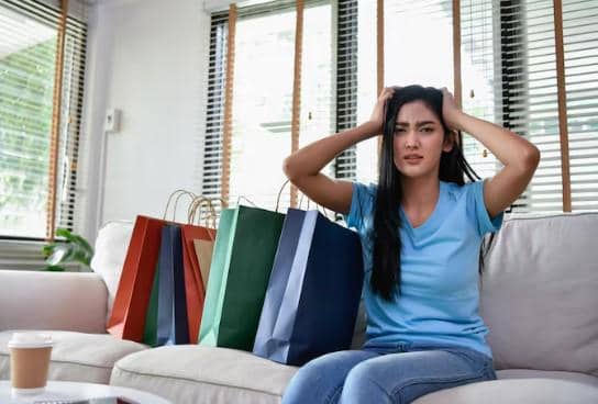 ilustrasi menyesal setelah belanja 