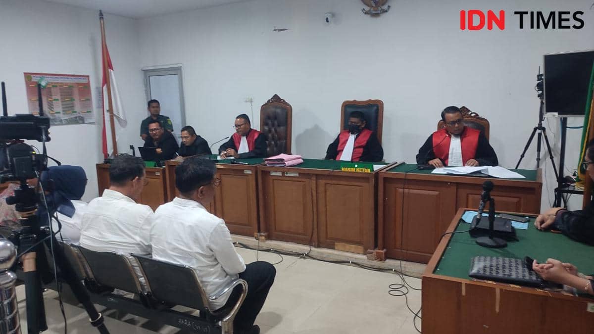 Pembacaan vonis terhadap empat terdakwa kasus korupsi proyek pokok pikiran (Pokir) DPRD OKU (IDN Times/Rangga Erfizal)