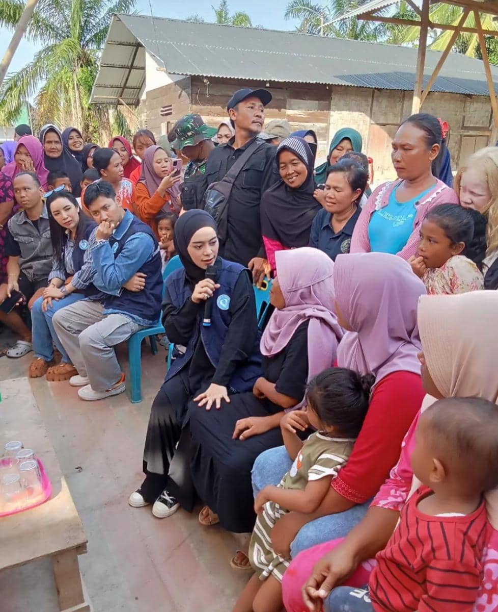 Artis bantu korban bencana banjir di sumatera