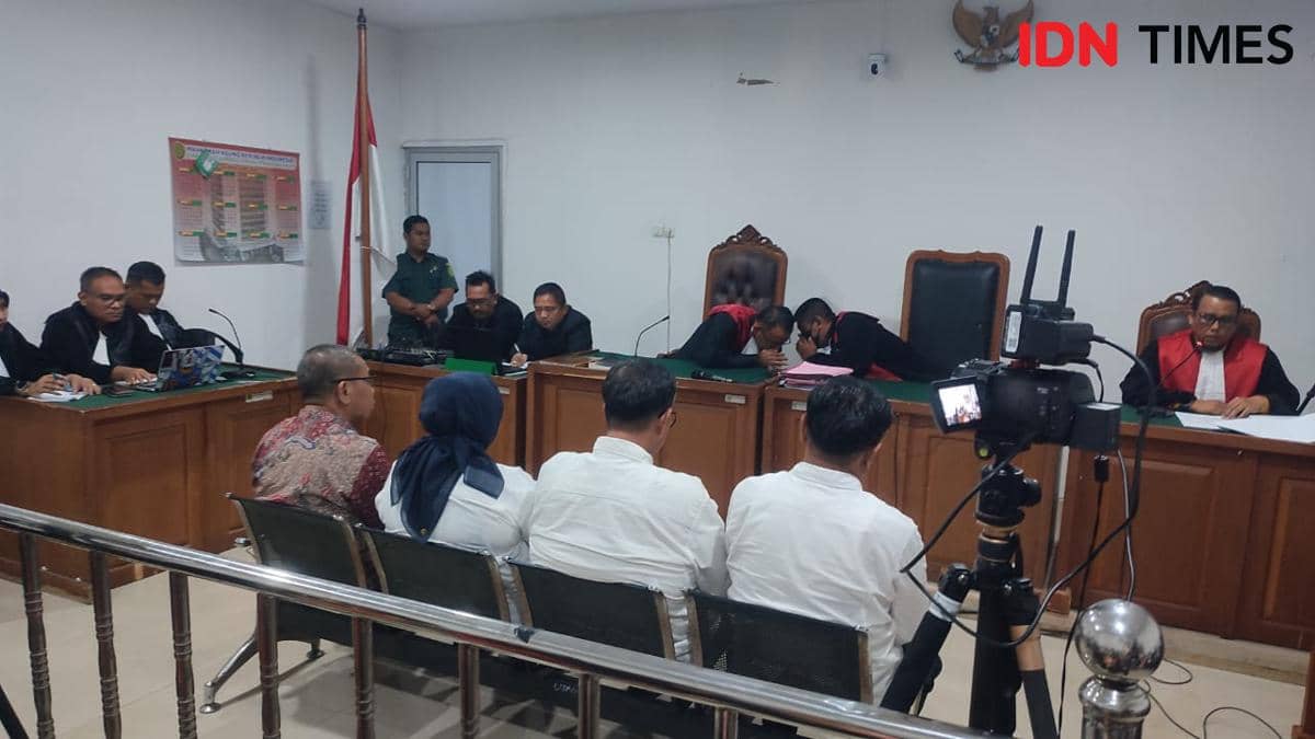 Pembacaan vonis terhadap empat terdakwa kasus korupsi proyek pokok pikiran (Pokir) DPRD OKU (IDN Times/Rangga Erfizal)