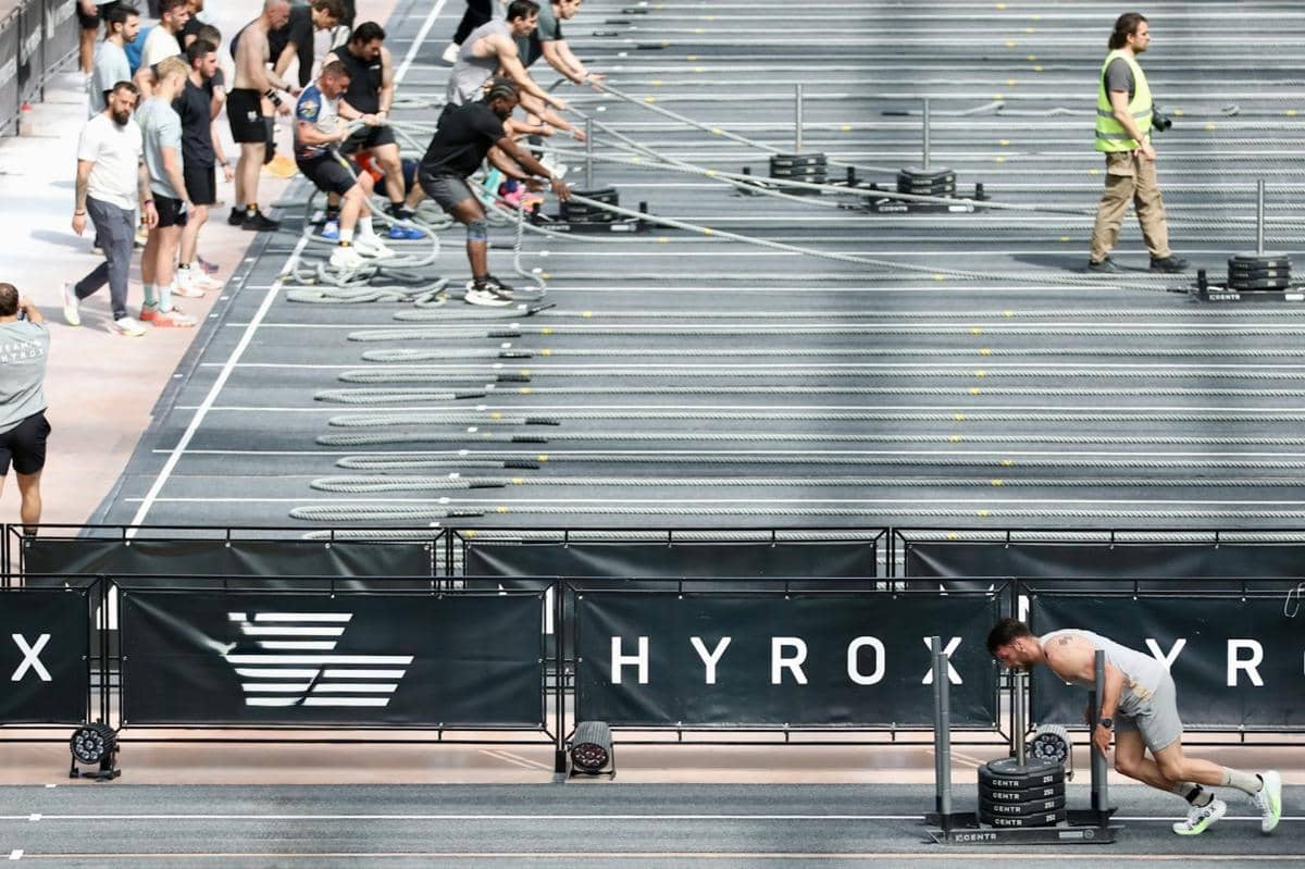 Sled pull dan sled push dalam HYROX.