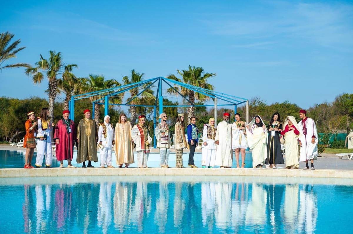 Rakyat Tunisia dengan mode dan gaya hidup campuran Paris dan Kairo