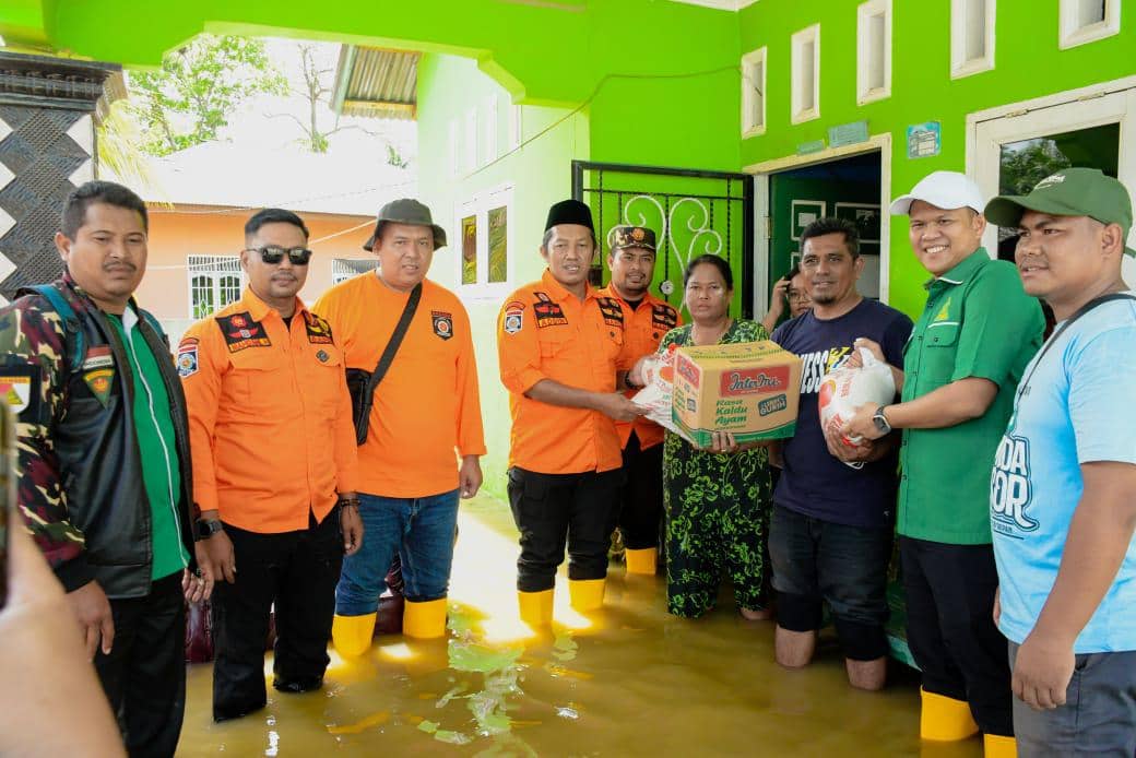 Gerakan Pemuda (GP) Ansor menyalurkan bantuan untuk korban bencana di tiga provinsi, Aceh, Sumatra Utara (Sumut), dan Sumatra Barat (Sumbar) (dok. GP Ansor)