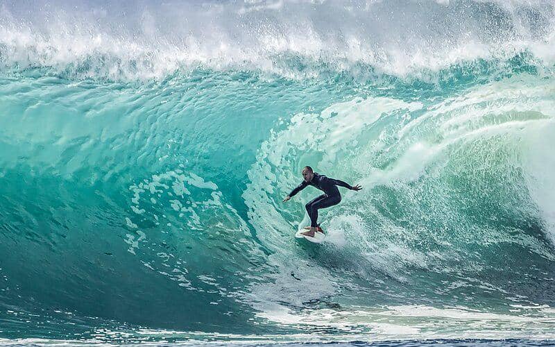 Surfing di Pantai Durban, Afrika Selatan