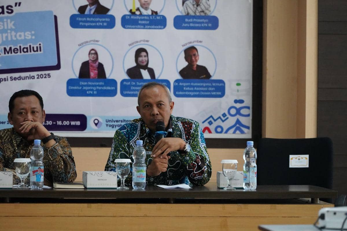 Rektor Universitas Janabadra Risdiyanto