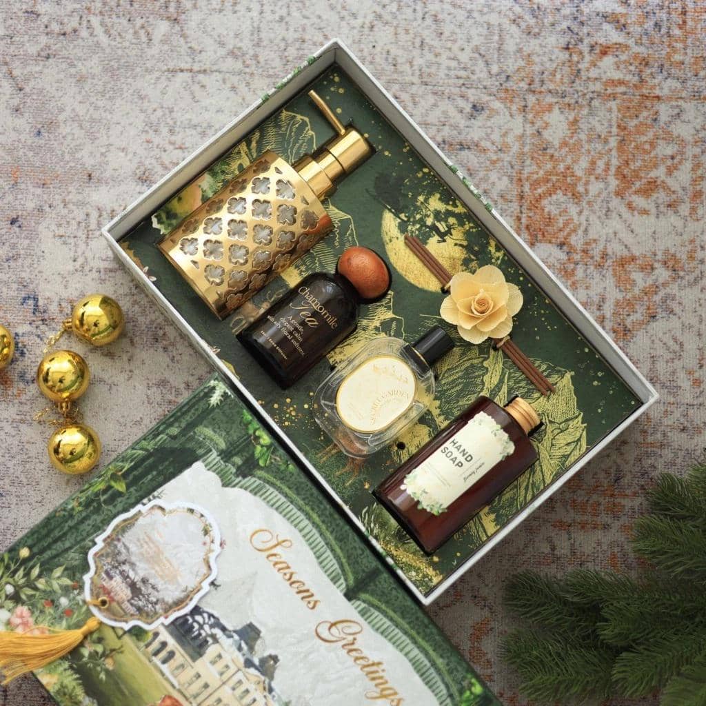 Ilustrasi hampers Natal (Shopee/The Gift Land Official)